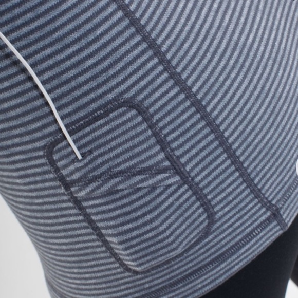 Vintage Lulú Run Turn Around Long Sleeve 🥰 - Picture 13 of 14